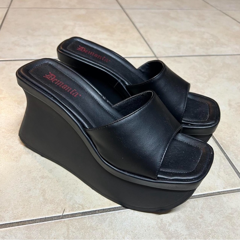 Demonia Pace 01 Platform Sandals - Picture 3 of 5